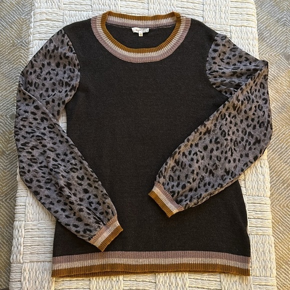 Pullover crewneck animal print sleeve sweater - Picture 1 of 6